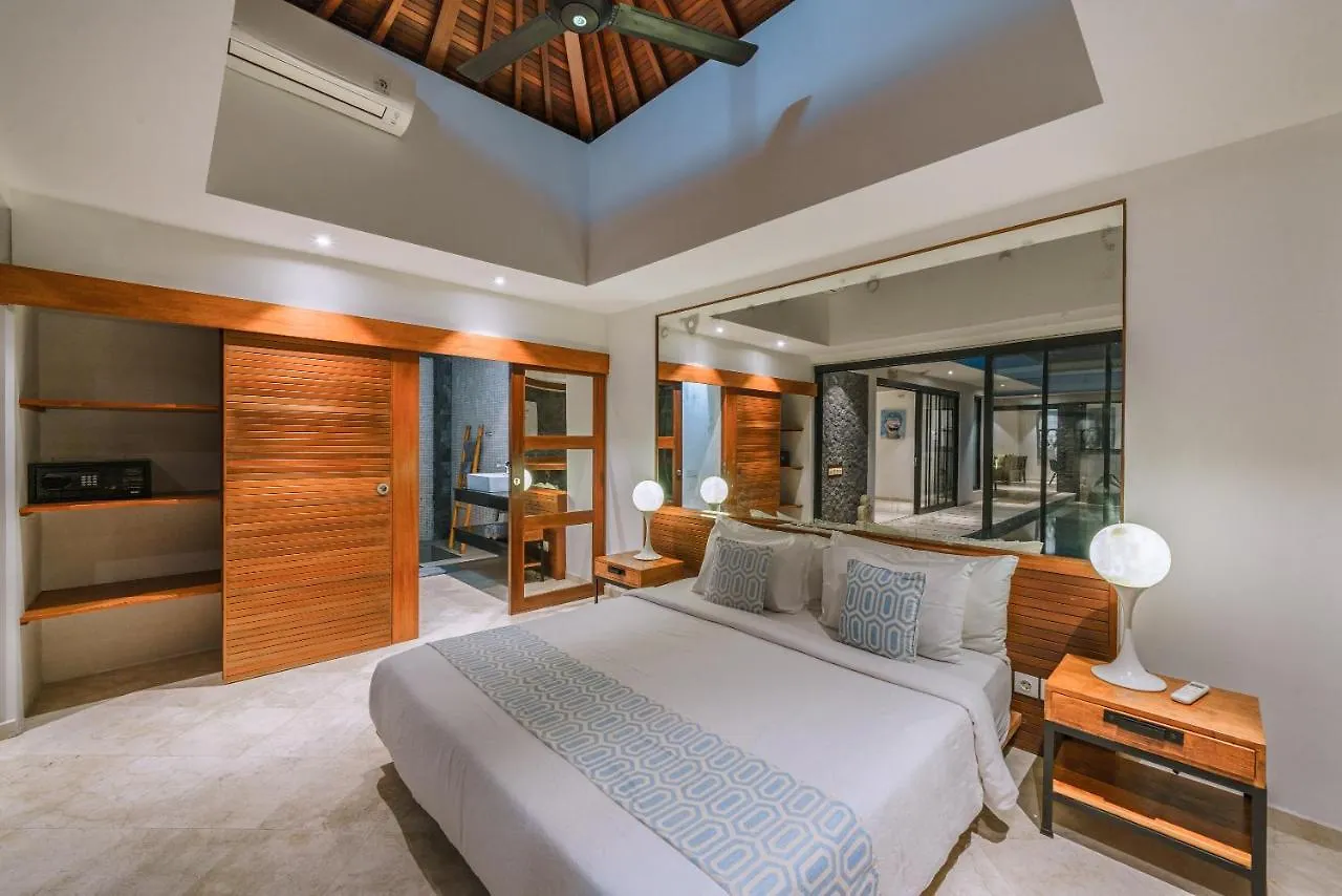 Villa Kalila: Elegant 2 Bedroom Villa In Perfect Location ! Seminyak