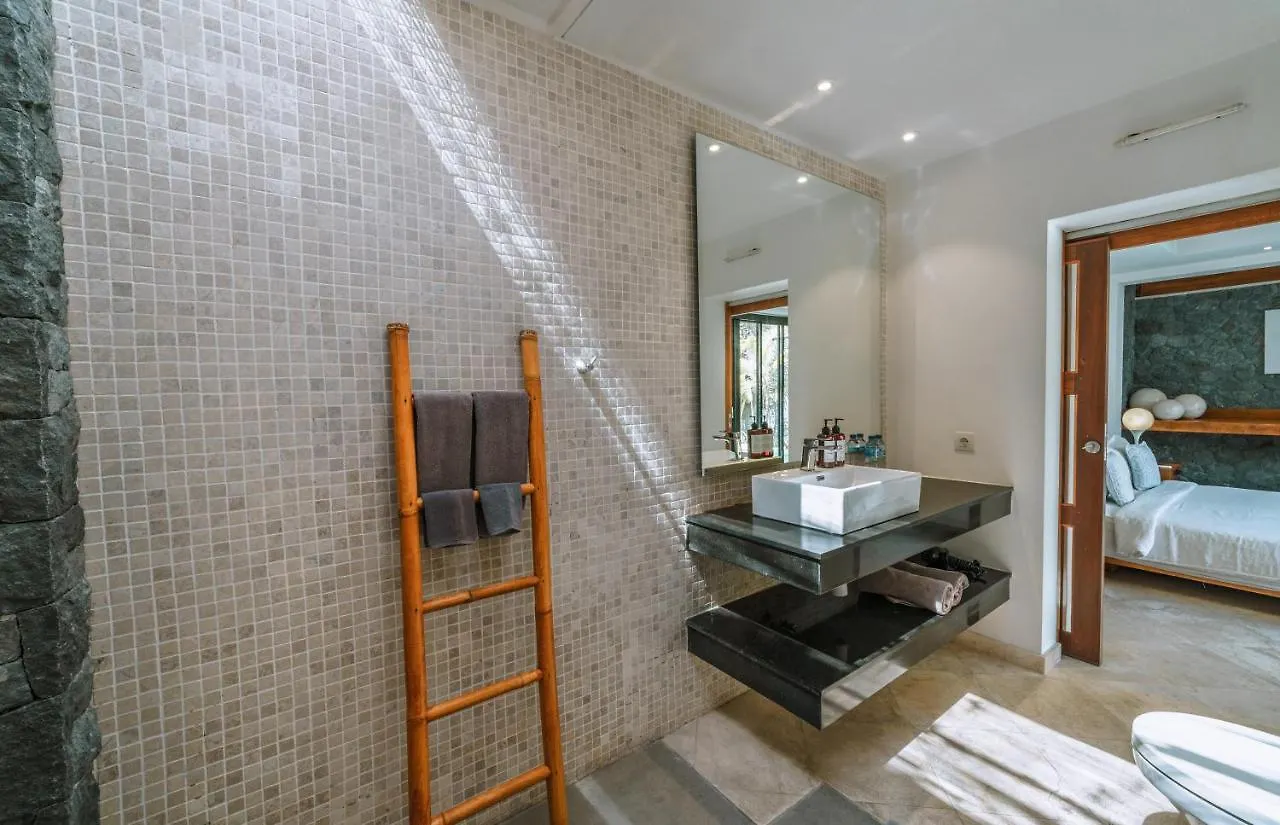 Villa Kalila: Elegant 2 Bedroom Villa In Perfect Location ! Seminyak  0*, Seminyak (Bali)